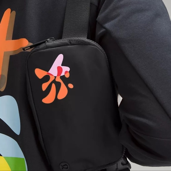 Lululemon Everywhere Belt Bag 1L Pride NWT - Picture 6 of 6